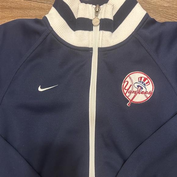 Nike Yankees Retro Navy and White Zip-Up Jacket - Picture 2 of 4